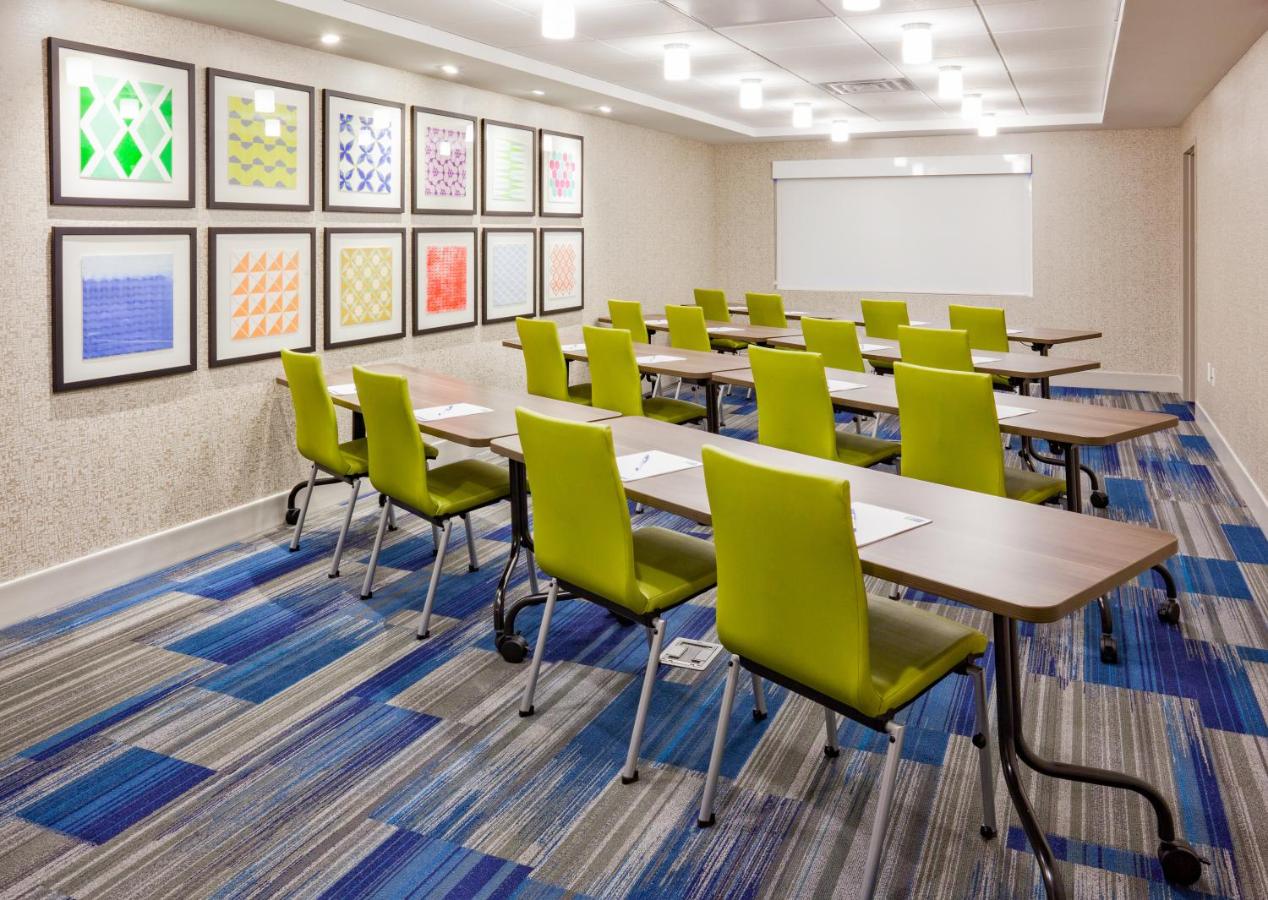  | Holiday Inn Express and Suites Des Moines Downtown, an IHG Hotel