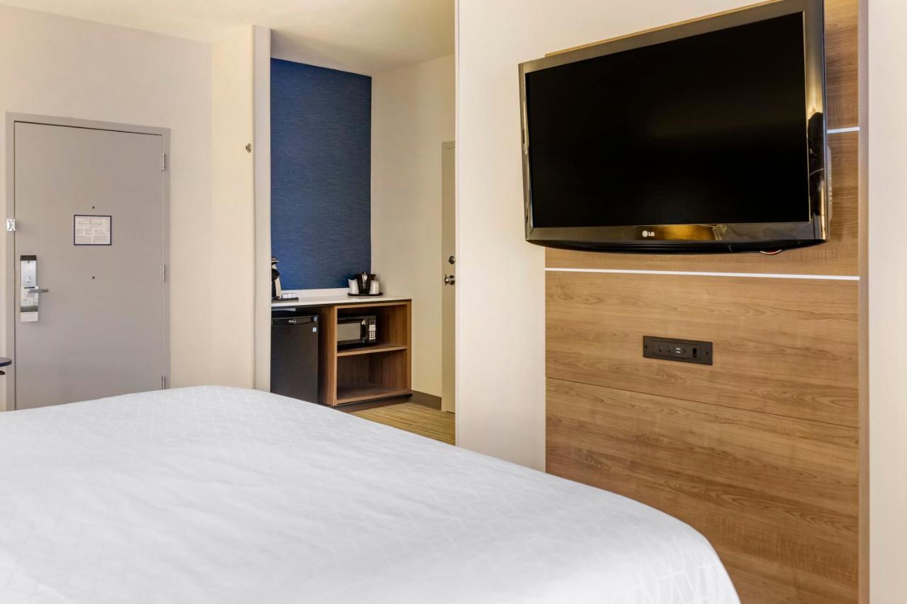 King Suite - Non-Smoking at Holiday Inn Express Hotel & Suites Albuquerque Midtown by IHG