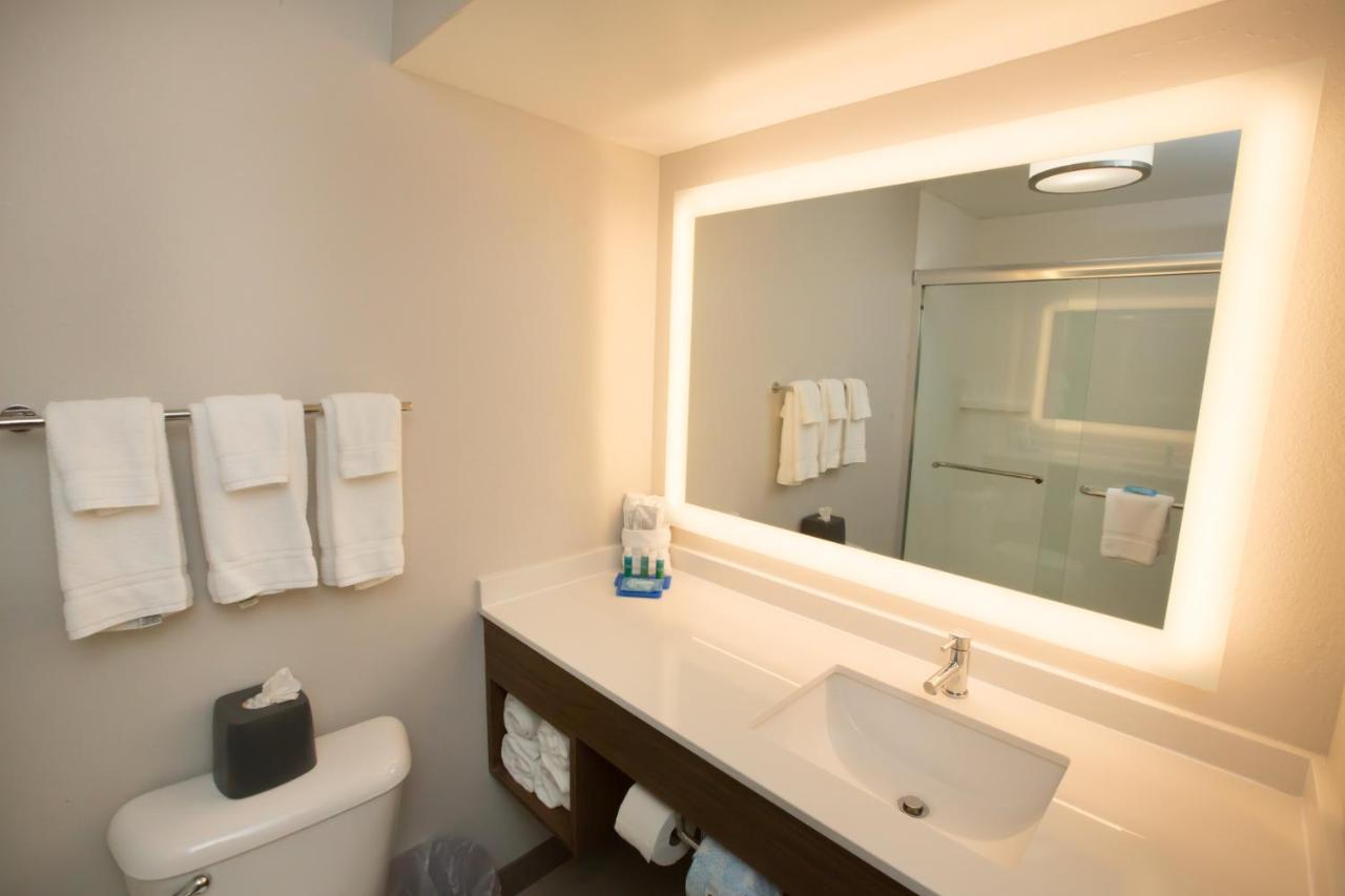 King Room at Holiday Inn Express Hotel & Suites Madison by IHG