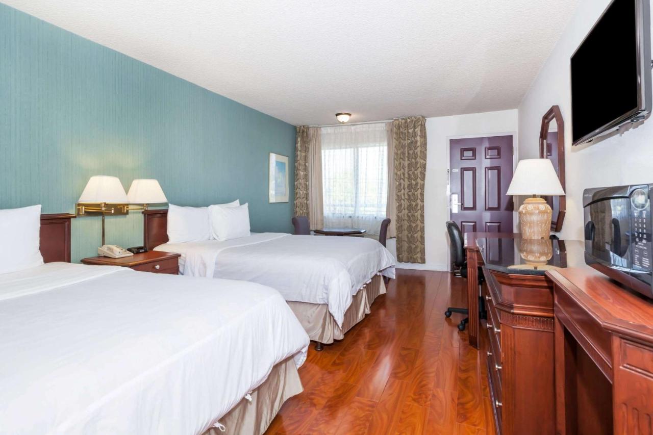 Queen Room with Two Queen Beds - Mobility Access/Non-Smoking at Days Inn & Suites by Wyndham Sunnyvale