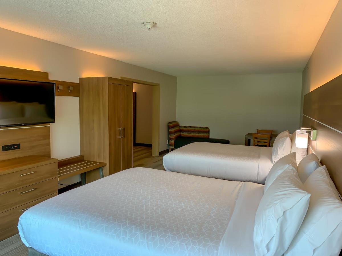 Executive Queen Suite at Holiday Inn Express & Suites Lexington Dtwn Area-Keenland by IHG
