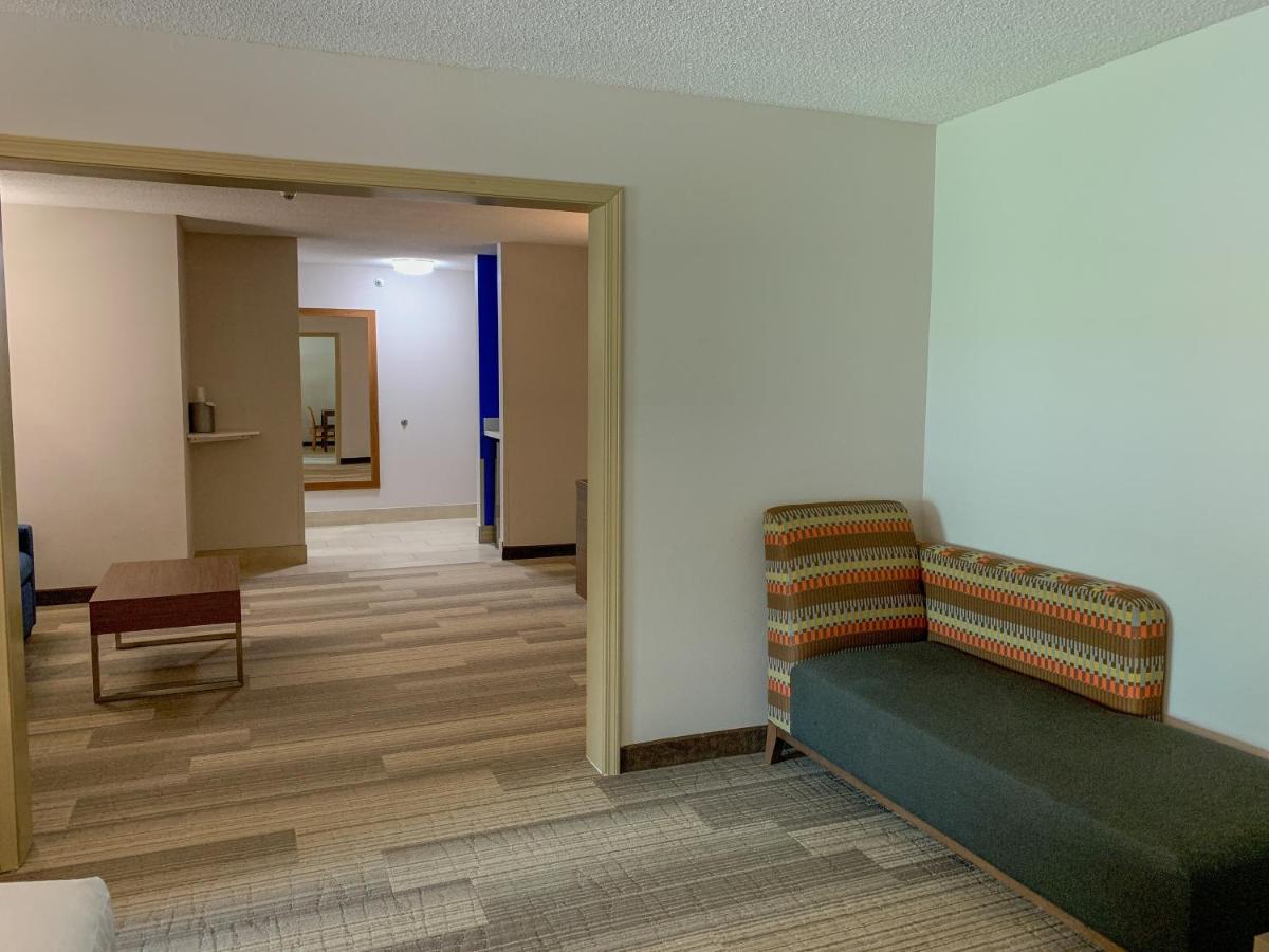Executive Queen Suite at Holiday Inn Express & Suites Lexington Dtwn Area-Keenland by IHG