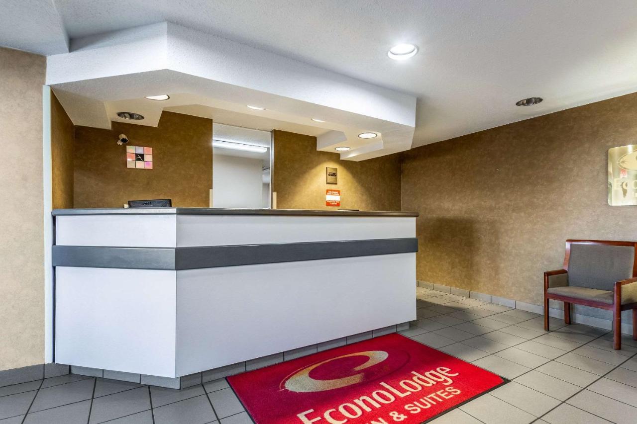 | Econo Lodge Inn & Suites Evansville