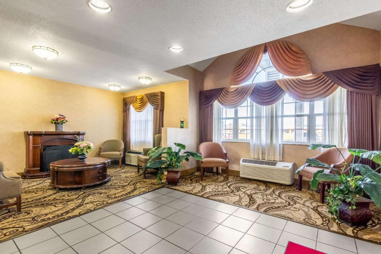 | Econo Lodge Inn & Suites Evansville
