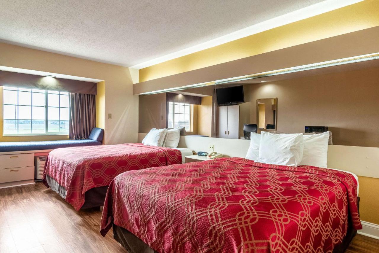 | Econo Lodge Inn & Suites Evansville