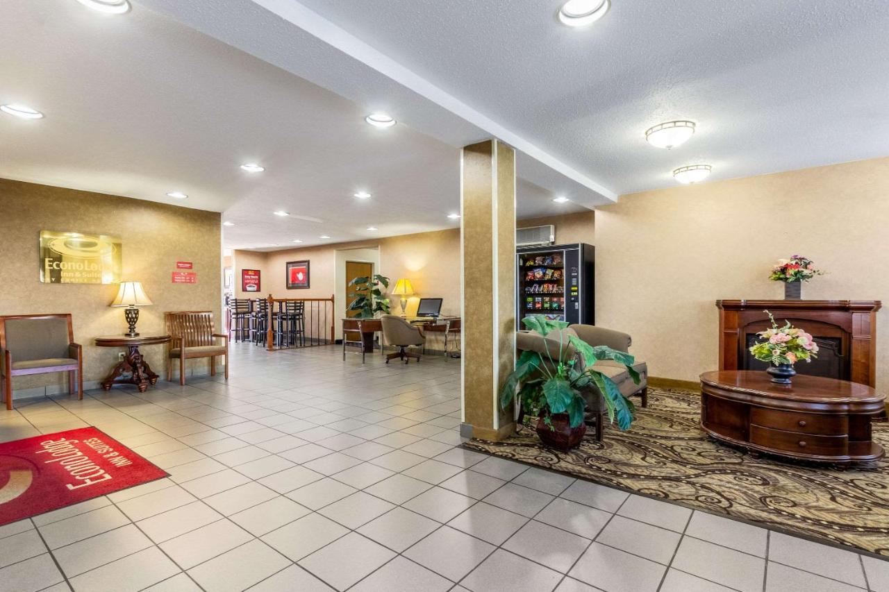 | Econo Lodge Inn & Suites Evansville