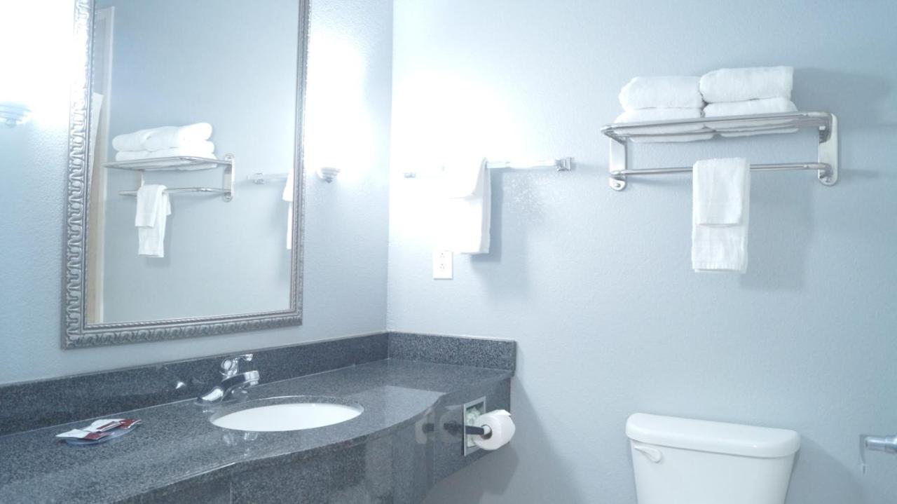 King Room at Magnolia Inn and Suites Olive Branch