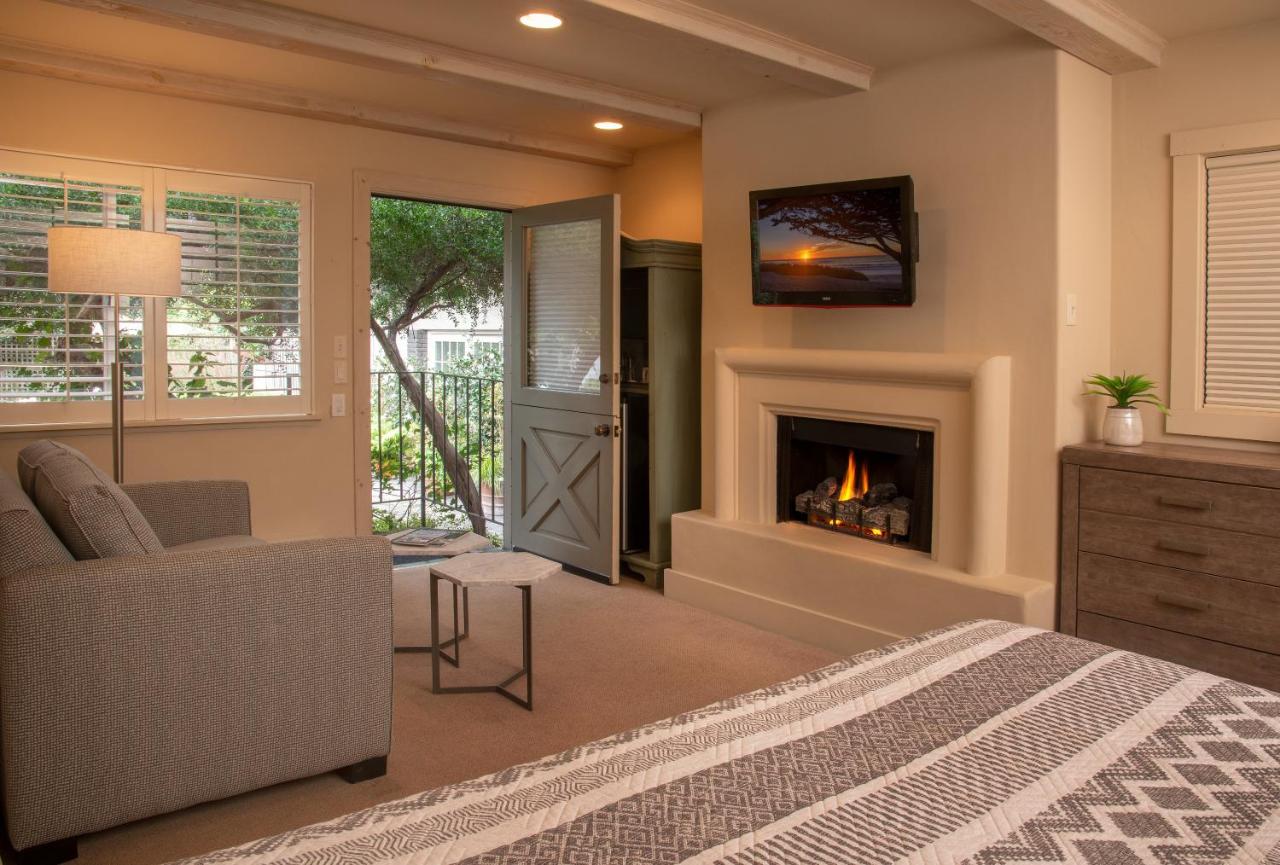| Carmel Country Inn