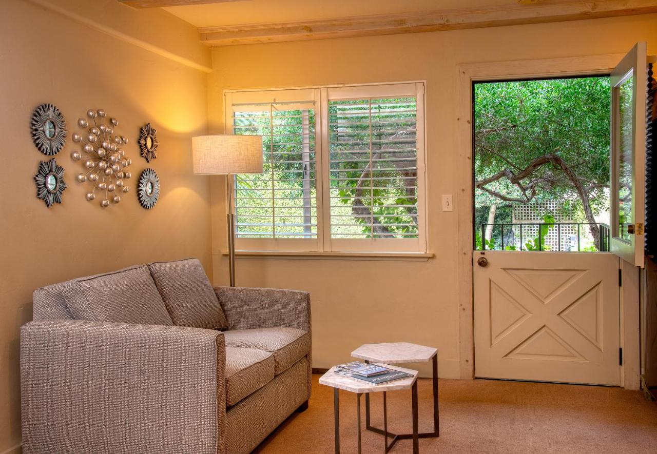 | Carmel Country Inn