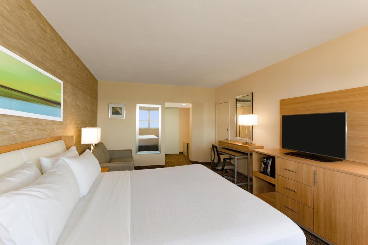 King Room with Ocean View at Holiday Inn Miami Beach - Oceanfront by IHG