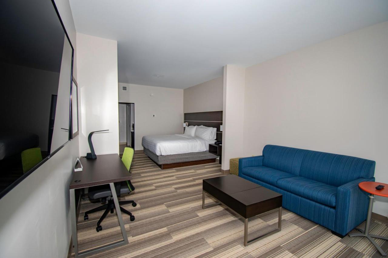 King Suite - Non-Smoking at Holiday Inn Express & Suites Tonawanda - Buffalo Area, an IHG Hotel