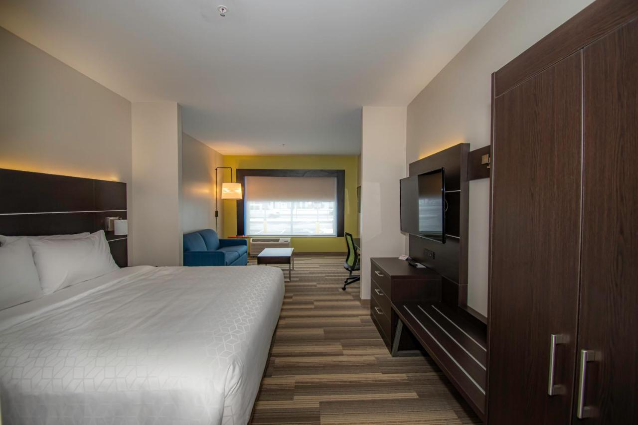 King Suite - Non-Smoking at Holiday Inn Express & Suites Tonawanda - Buffalo Area, an IHG Hotel