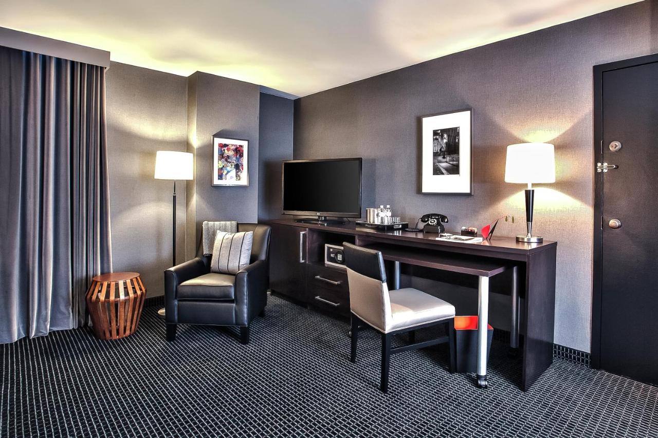 Deluxe King Room at Lord Baltimore Hotel