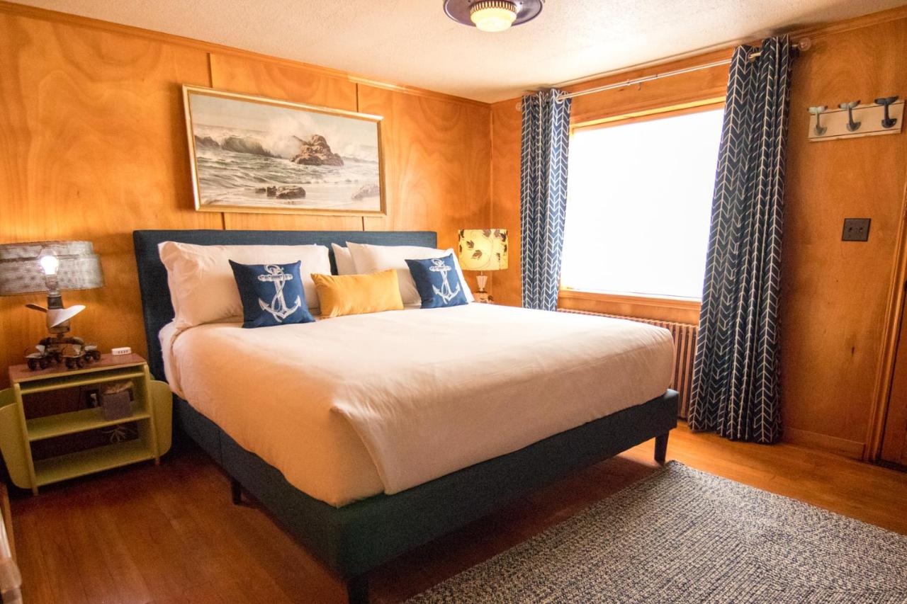 Deluxe King Room at Anchor Inn Resort
