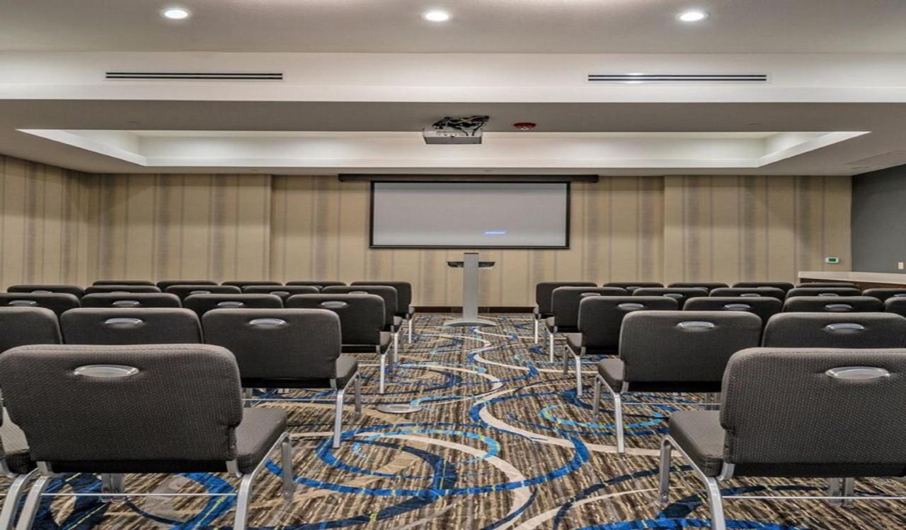  | Holiday Inn Austin Airport, an IHG Hotel