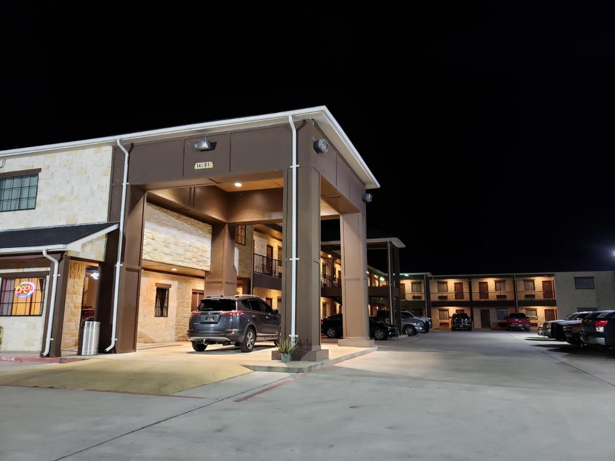  | Lux Inn and Suites