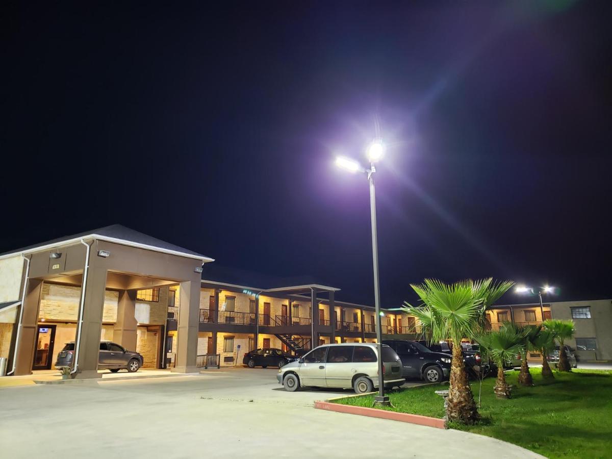 | Lux Inn and Suites