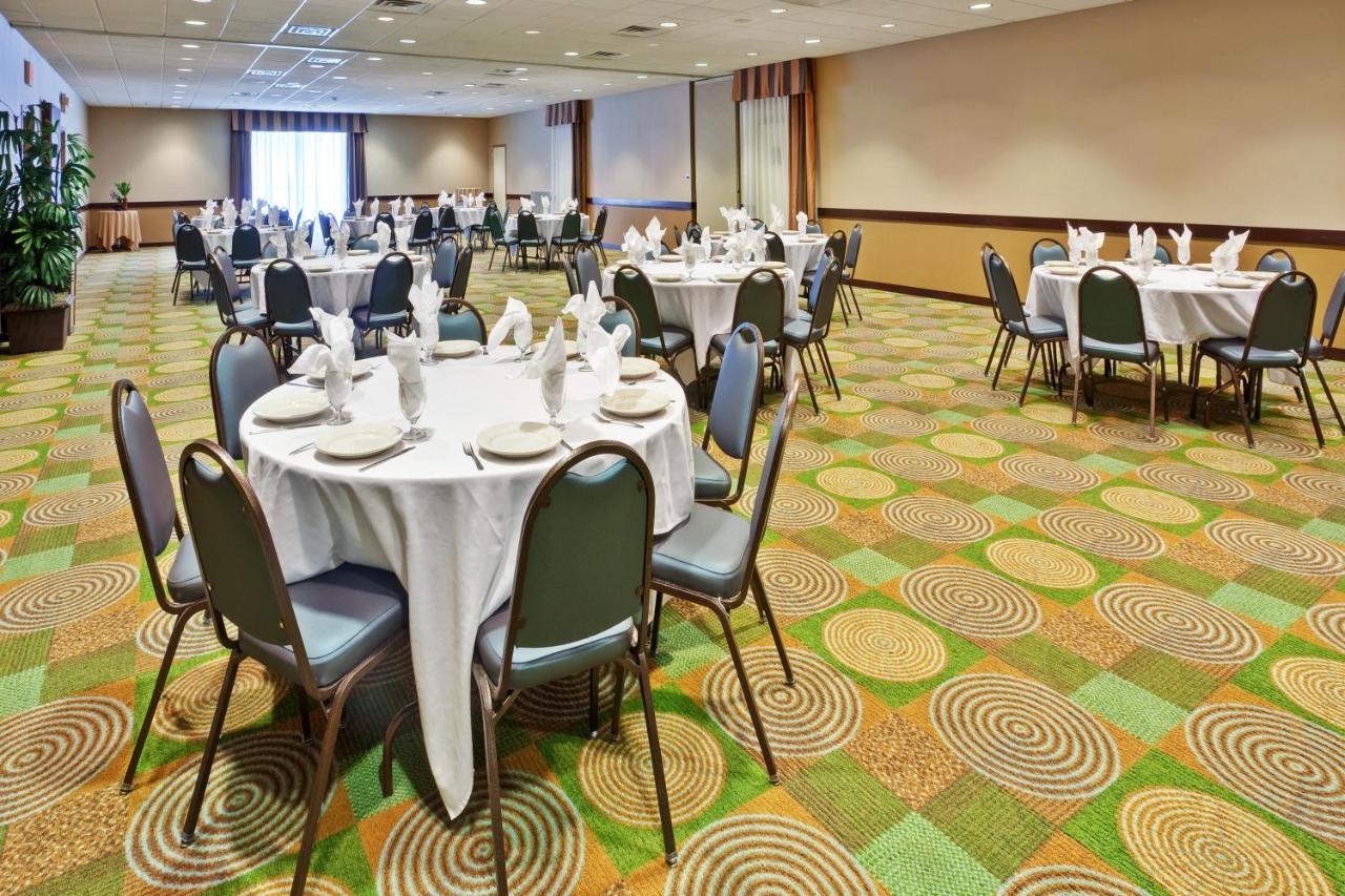  | Holiday Inn Bloomington, an IHG Hotel