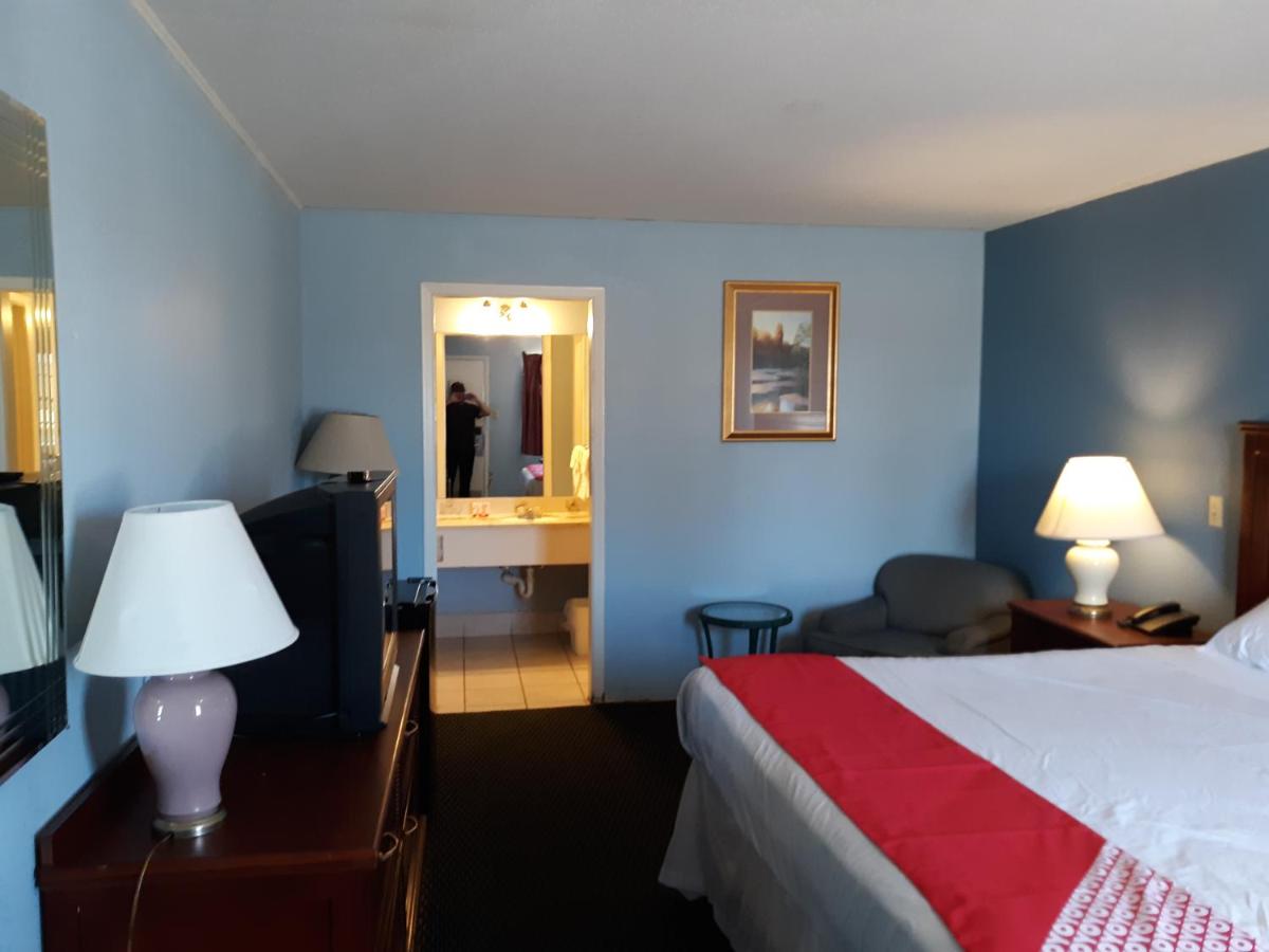 | Rest Inn - Extended Stay, I-40 Airport, Wedding & Event Center