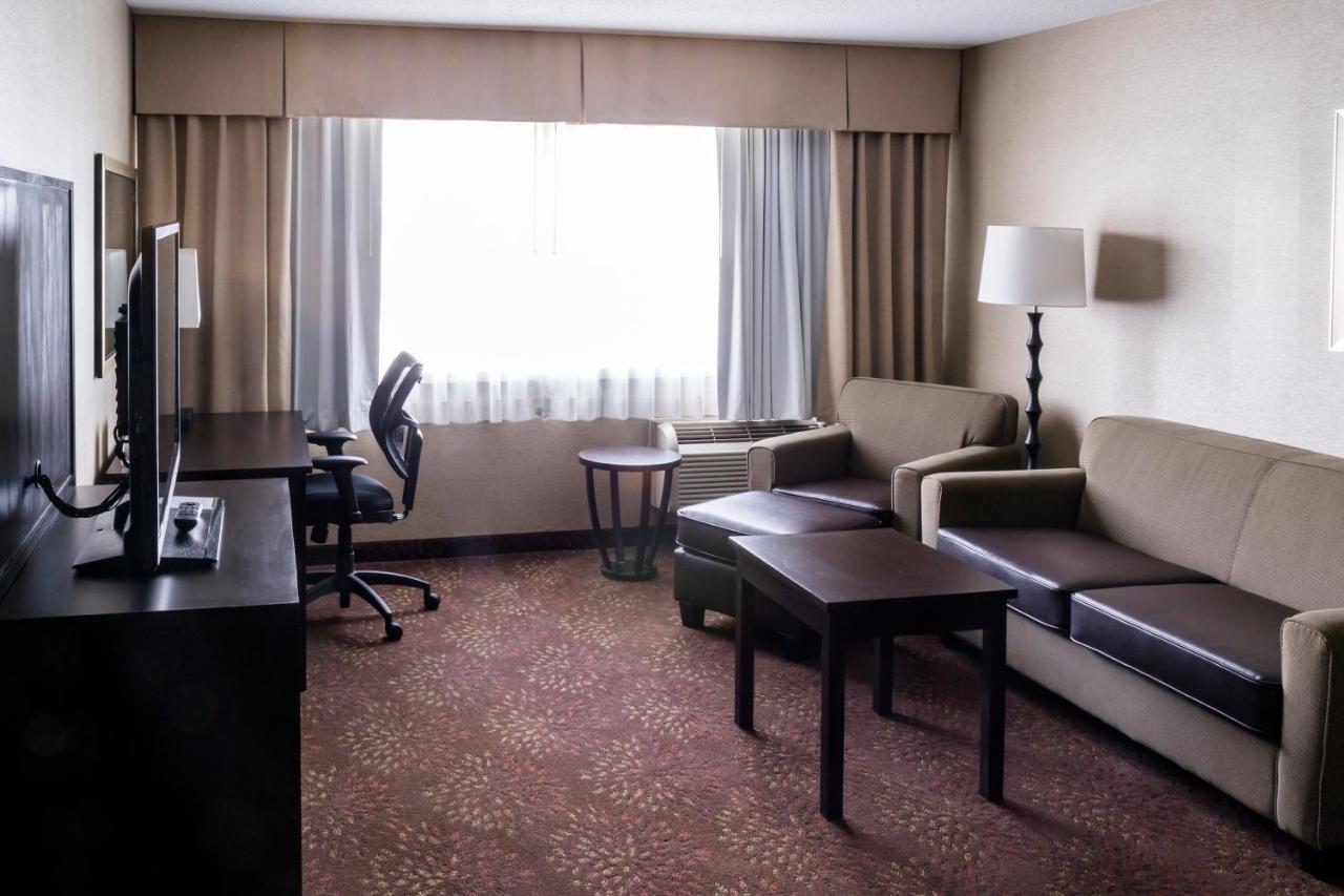 King Suite at Holiday Inn Express Big Rapids by IHG