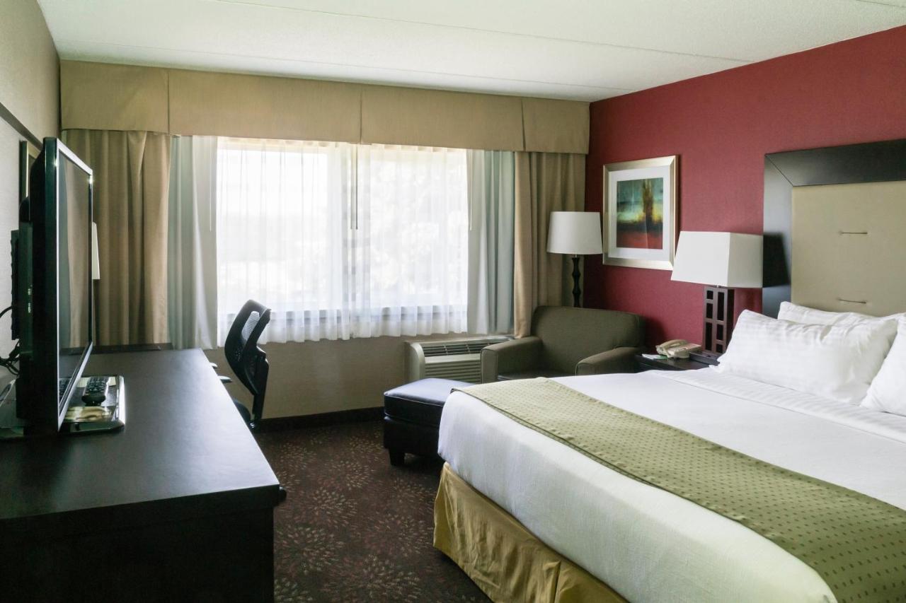 Standard King Room with Walk-In Shower at Holiday Inn Express Big Rapids by IHG