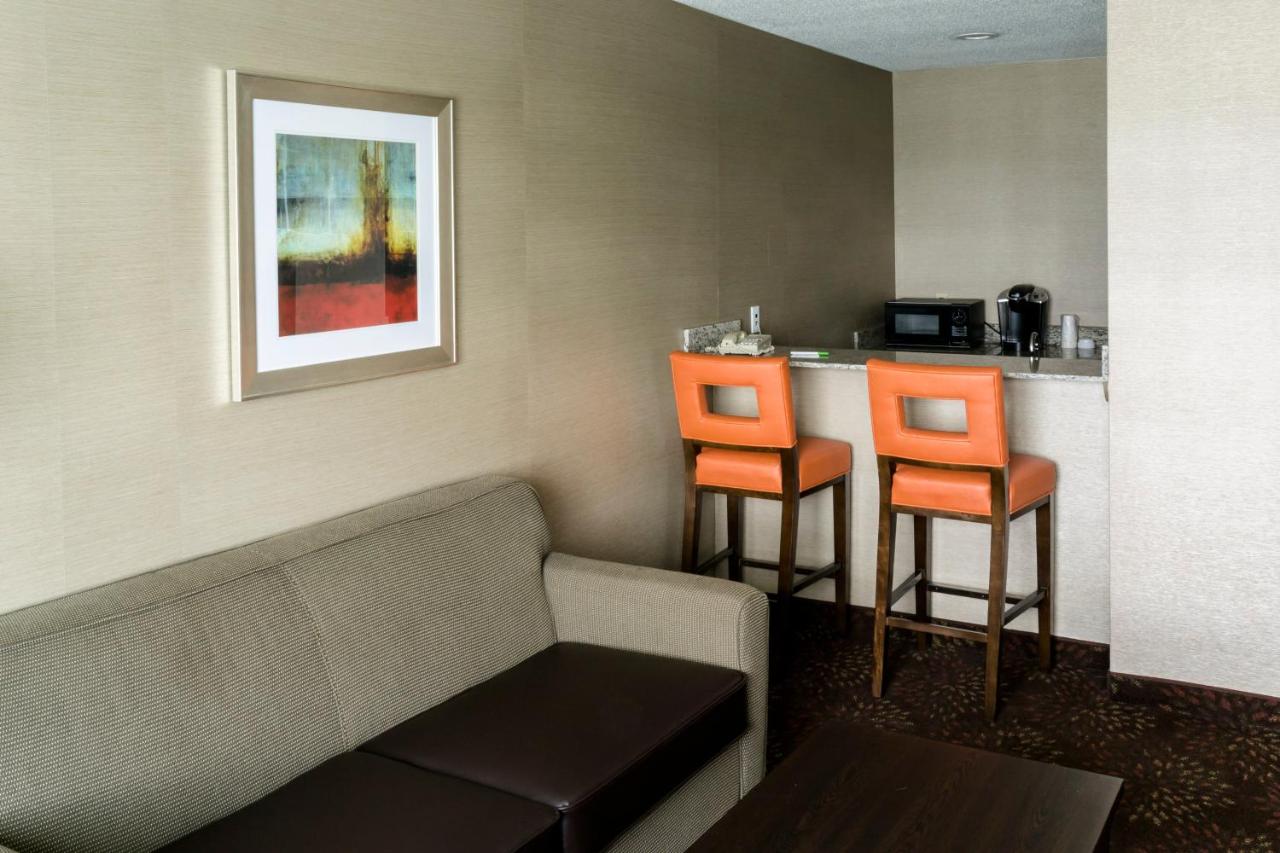 King Suite at Holiday Inn Express Big Rapids by IHG