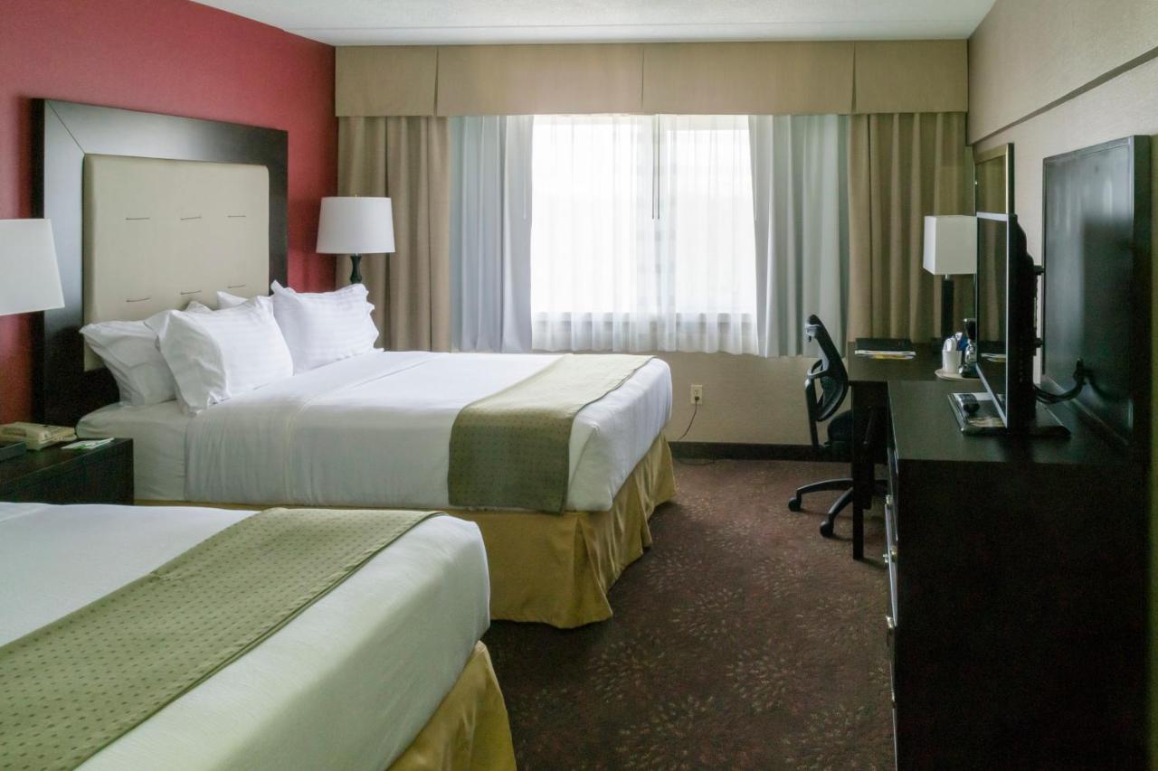 Standard Queen Room with Two Queen Beds at Holiday Inn Express Big Rapids by IHG