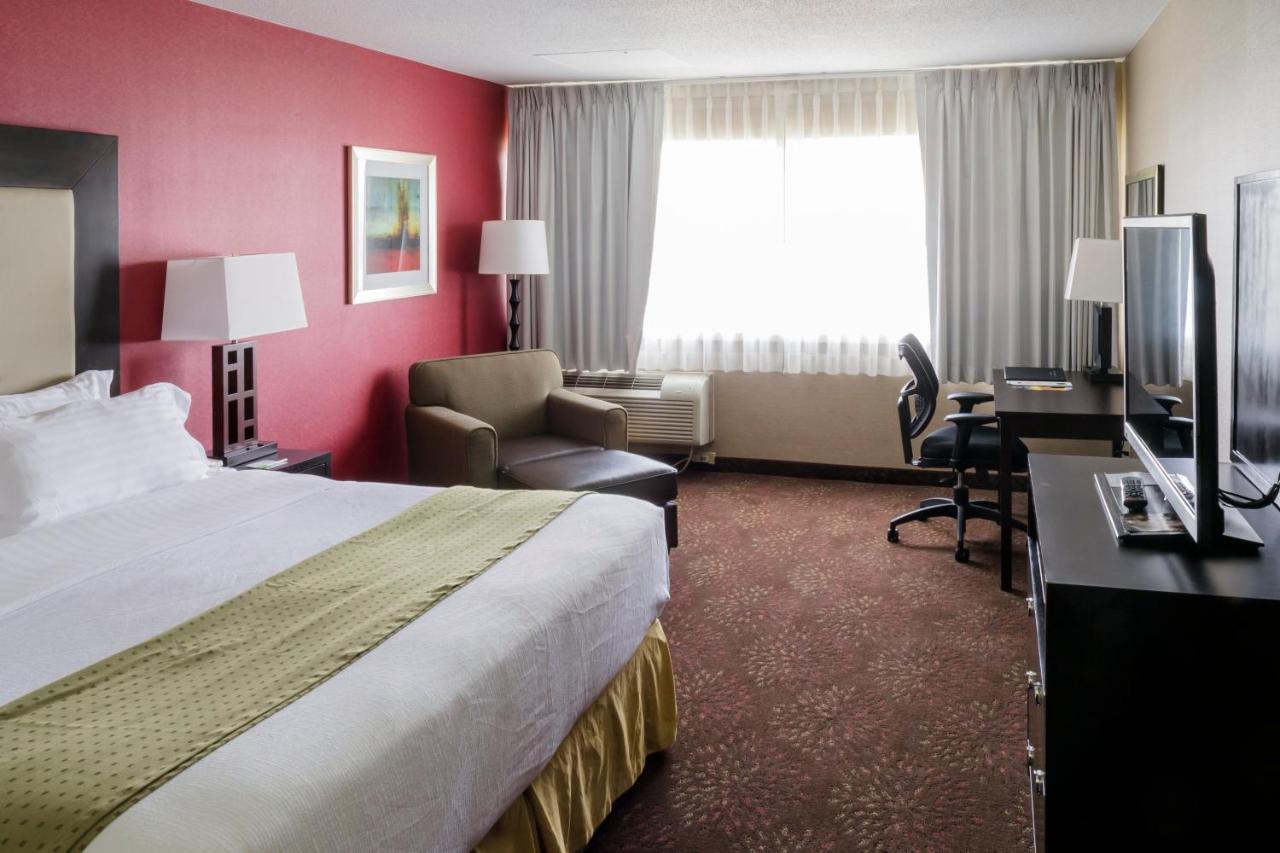 King Suite at Holiday Inn Express Big Rapids by IHG