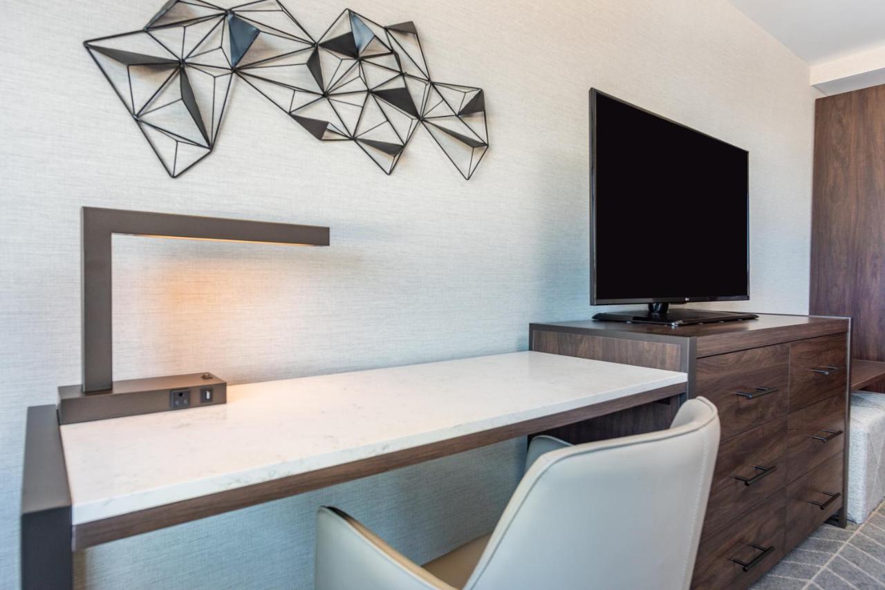 Standard King Room - Non-Smoking at Holiday Inn Boston Logan Airport - Chelsea by IHG