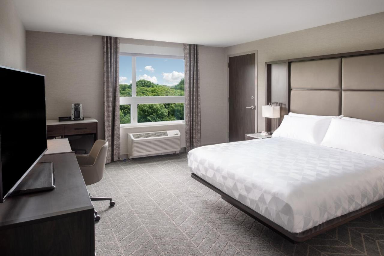 Standard King Room - Non-Smoking at Holiday Inn Boston Logan Airport - Chelsea by IHG