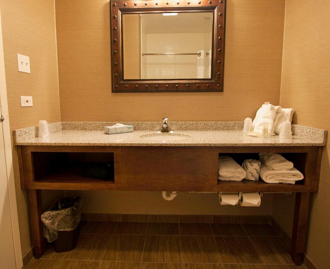 | Buffalo Airport Hotel