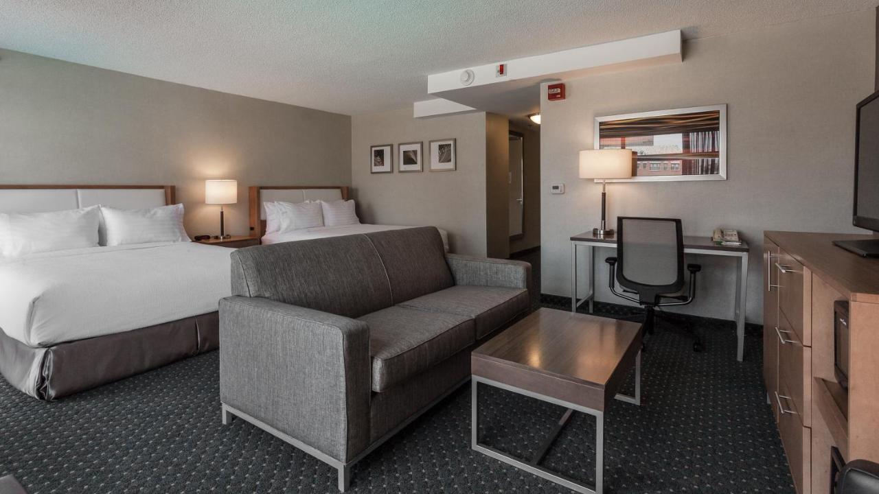 Queen Room with Two Queen Beds and Mobility Accessible Tub at Holiday Inn Chicago North-Evanston by IHG