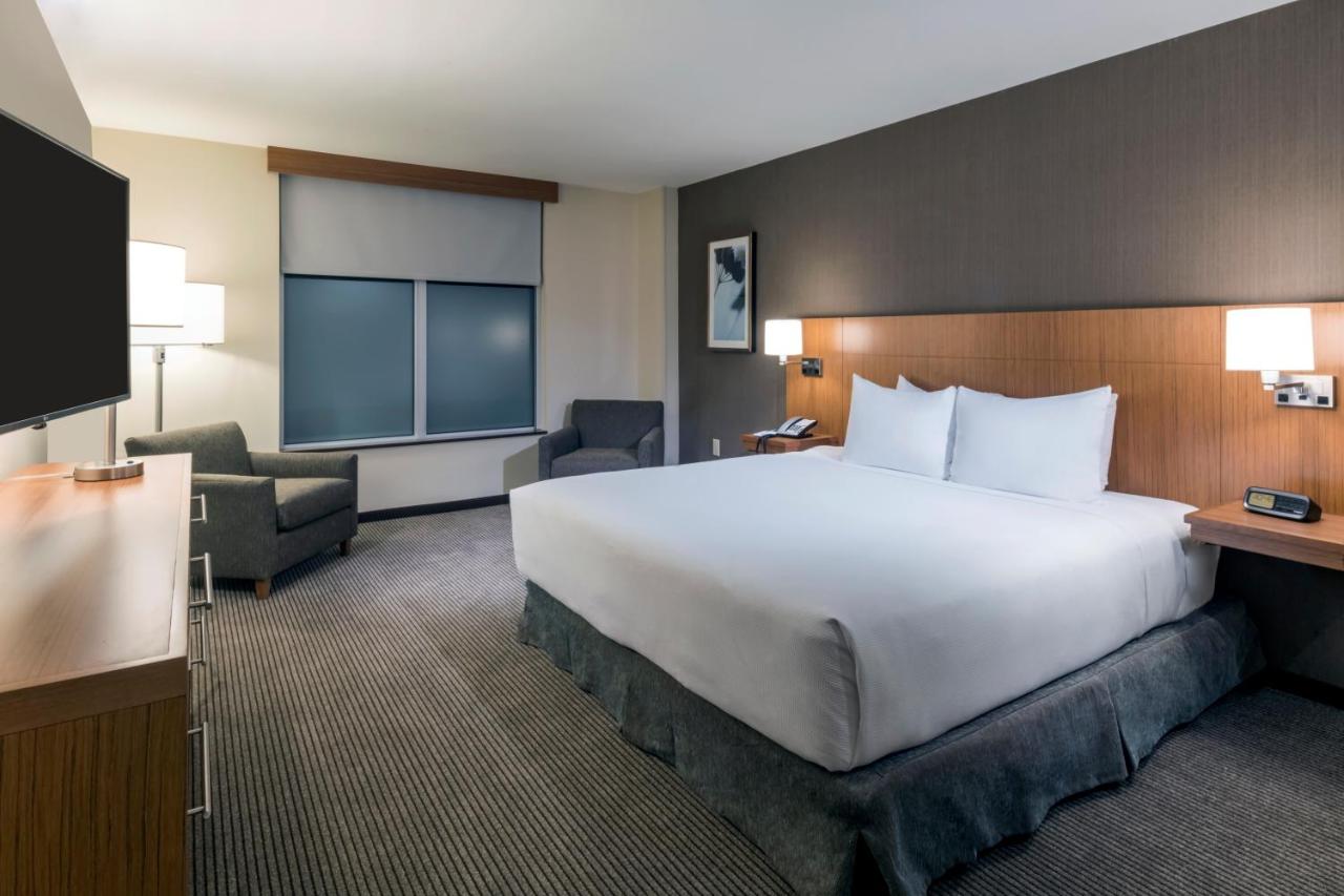 King Suite at Hyatt Place Marlborough/Apex Center