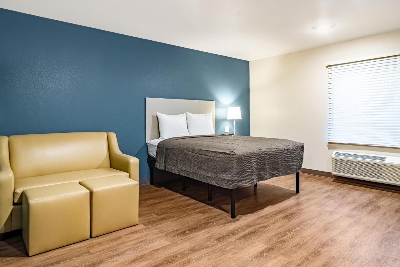 Standard Queen Room with Sofa Bed - Non-Smoking at WoodSpring Suites Toledo Maumee