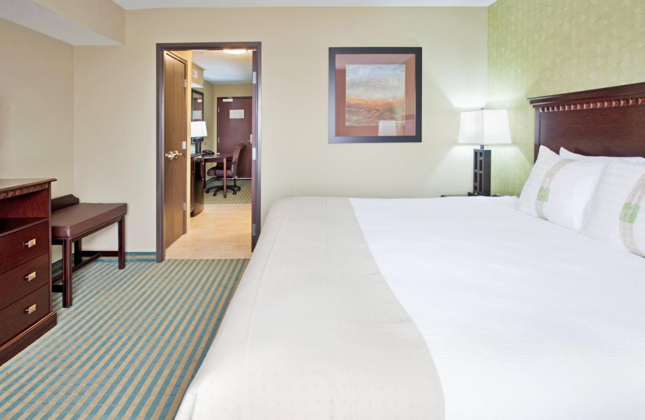 King Suite at Holiday Inn Columbia East, an IHG Hotel