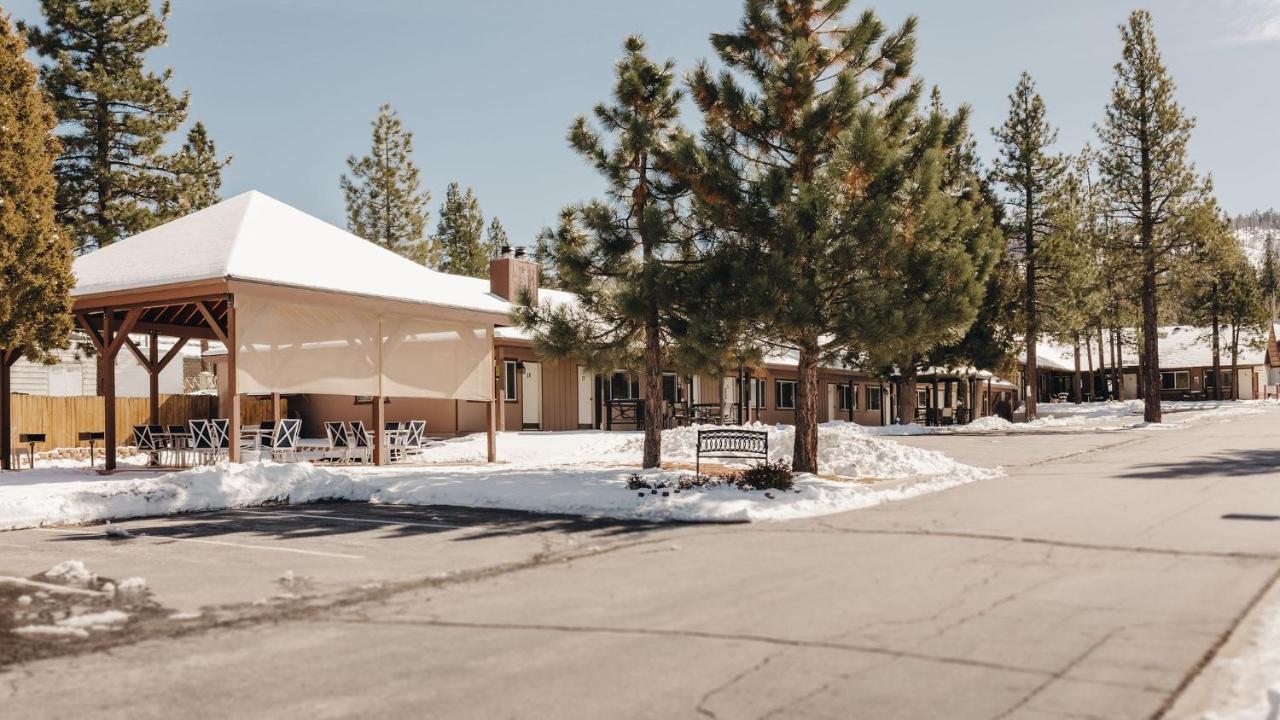 | Vintage Lakeside Inn