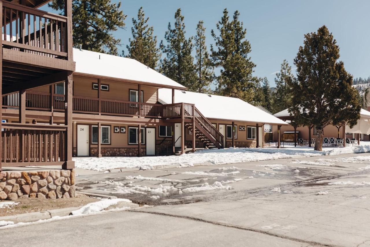 | Vintage Lakeside Inn