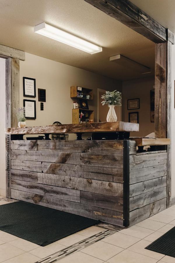 | Vintage Lakeside Inn