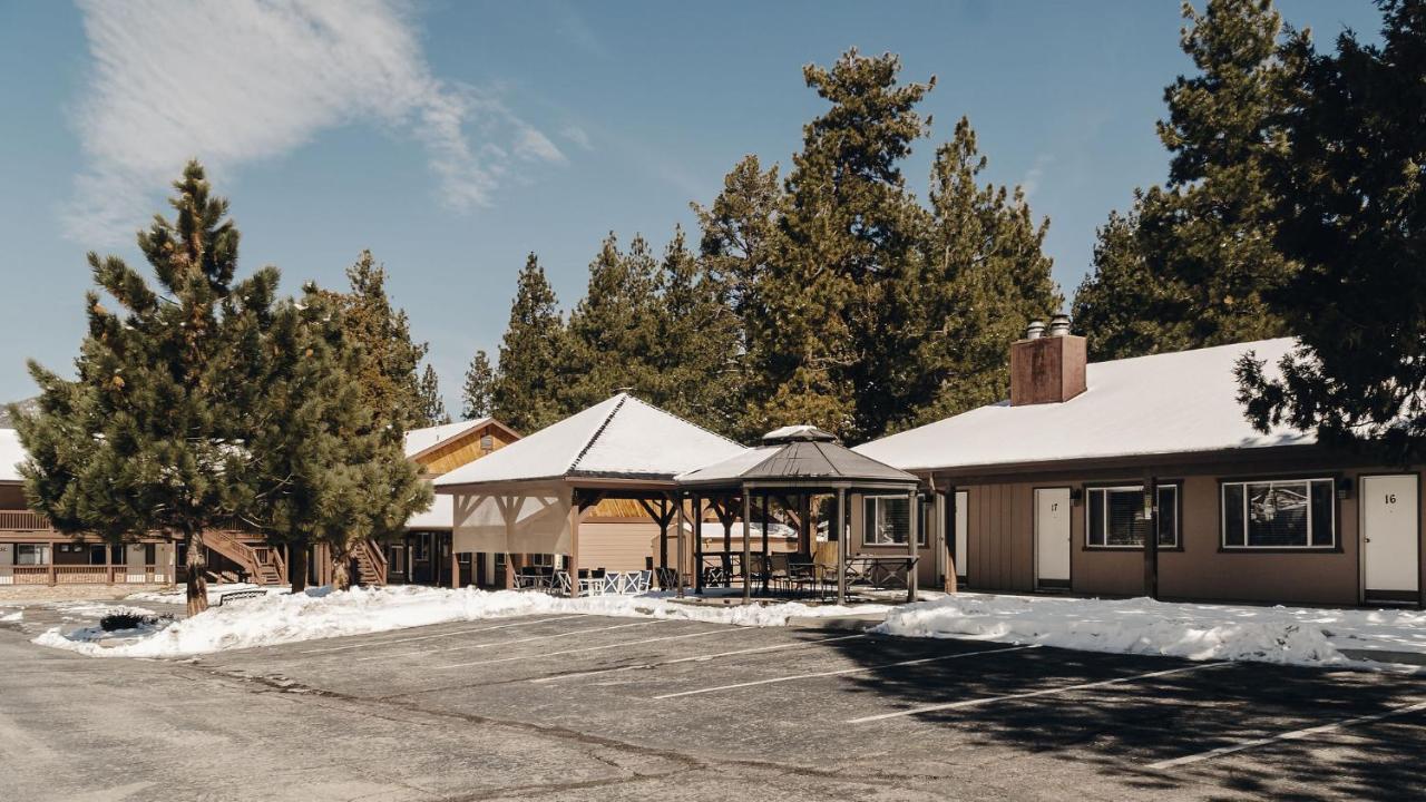 | Vintage Lakeside Inn