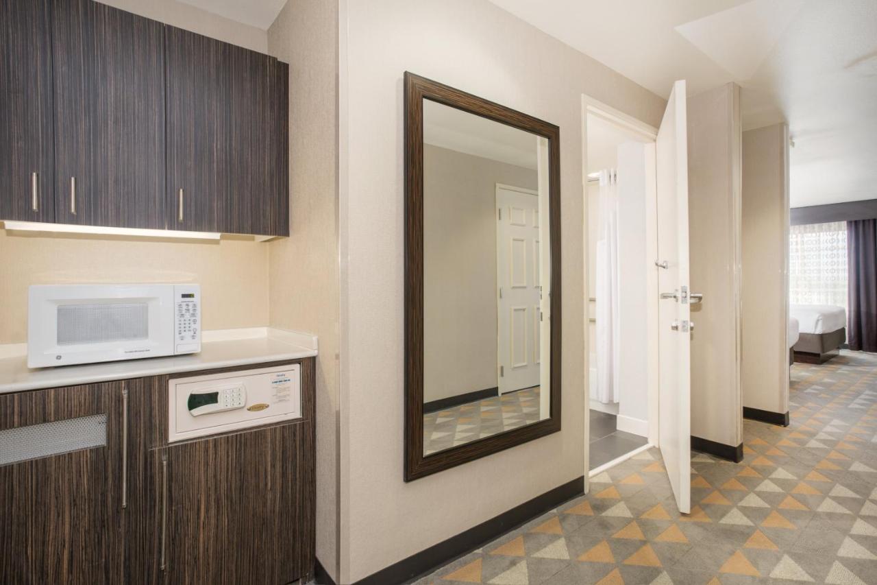Queen Room with Two Queen Beds - Mobility Access Tub/Non-Smoking at Holiday Inn Colorado Springs Airport, an IHG Hotel