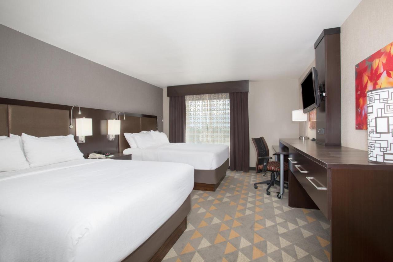 Queen Room with Two Queen Beds - Mobility Access Tub/Non-Smoking at Holiday Inn Colorado Springs Airport, an IHG Hotel