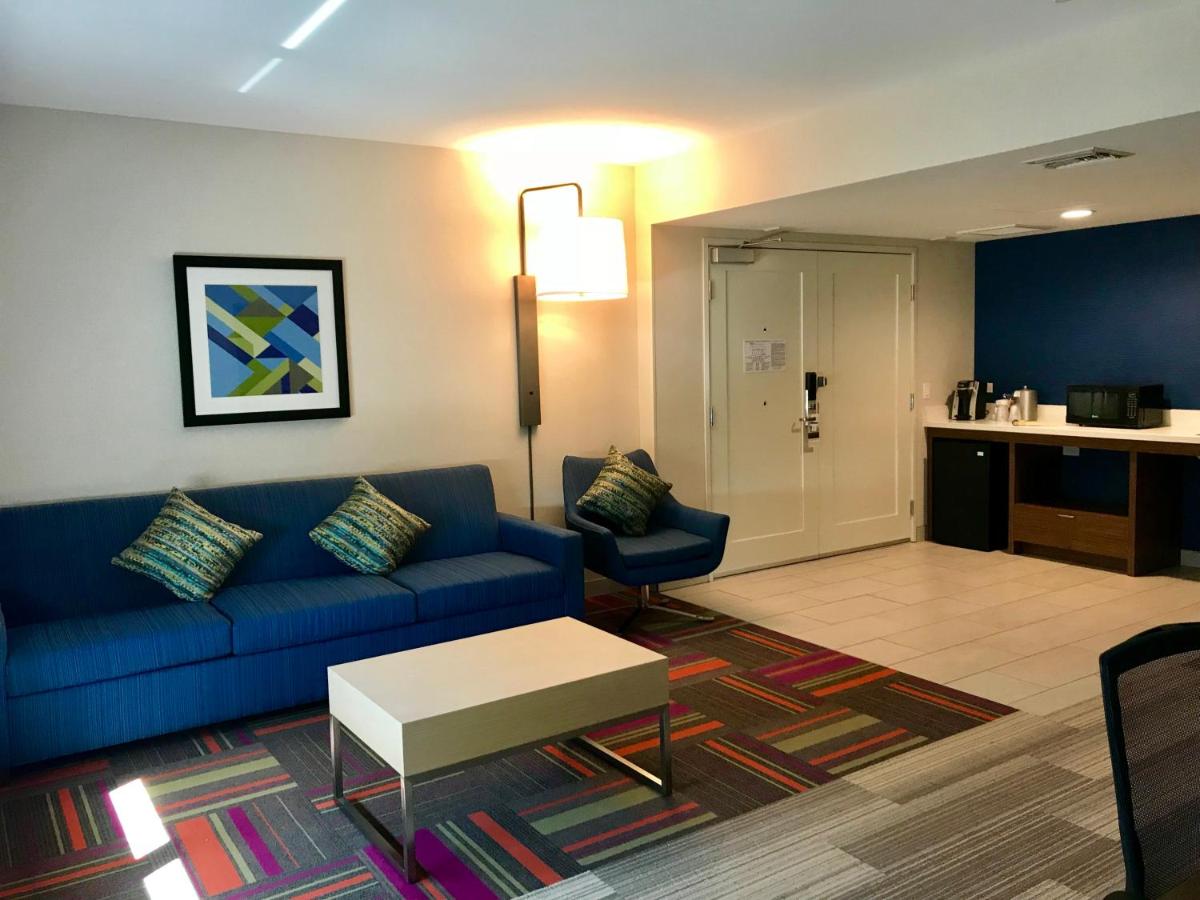 | Holiday Inn Express Hotel and Suites Pasadena-Colorado Blvd, an IHG Hotel