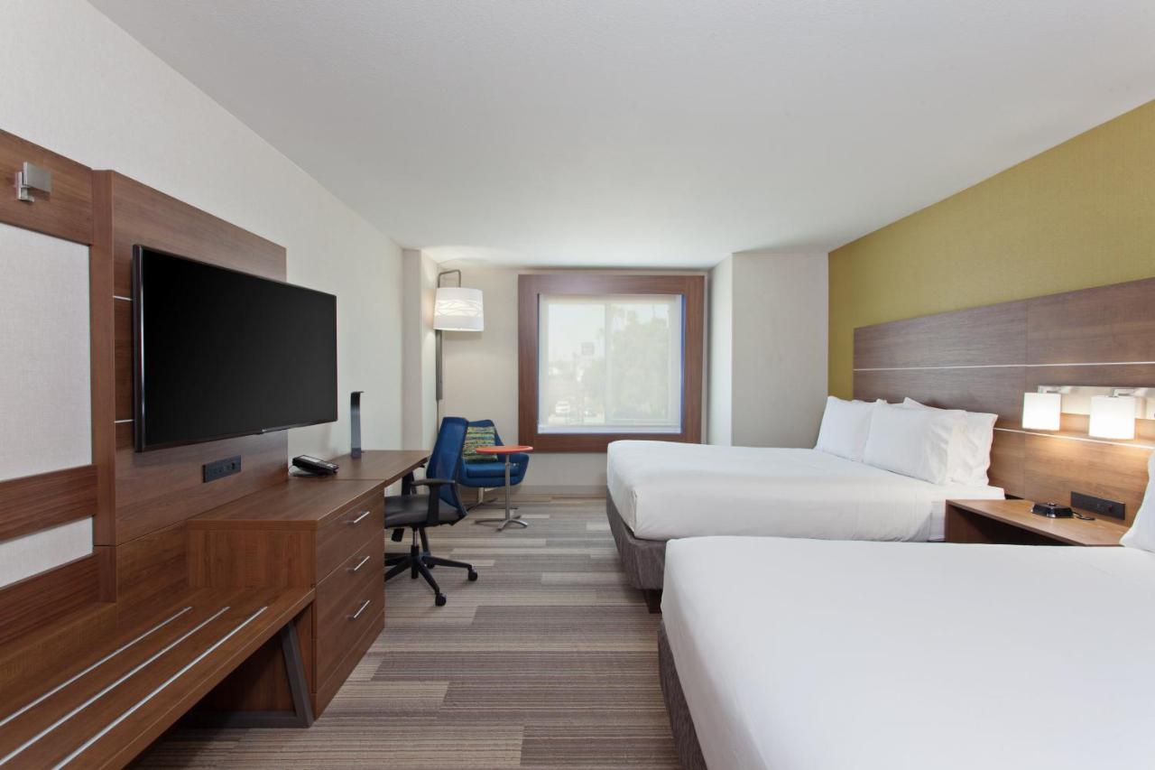 Queen Room with Two Queen Beds - Non-Smoking at Holiday Inn Express & Suites Pasadena - Los Angeles by IHG