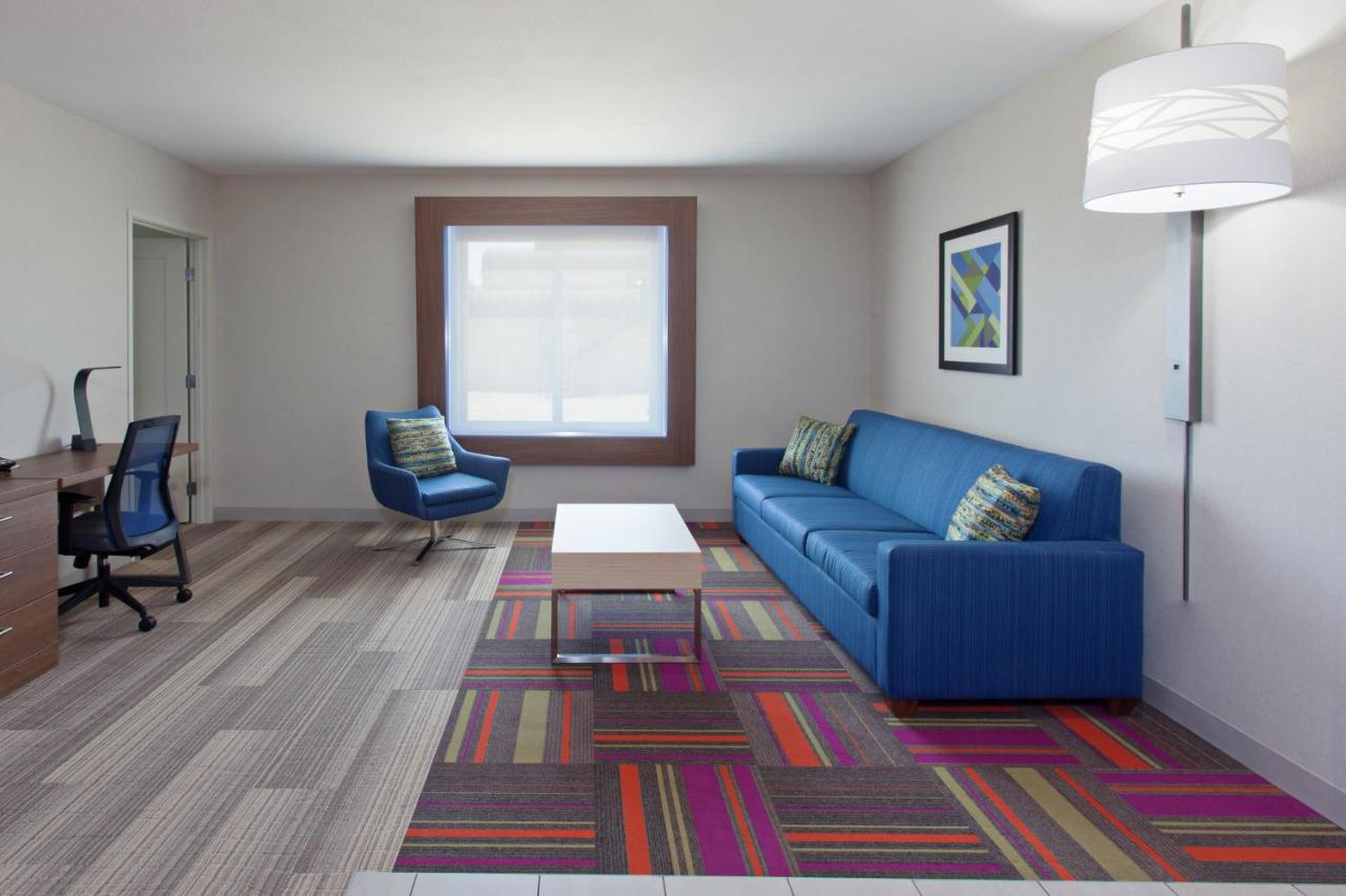 | Holiday Inn Express Hotel and Suites Pasadena-Colorado Blvd, an IHG Hotel