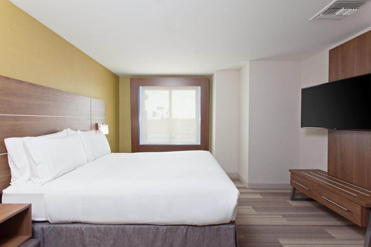 Standard King Room - Non-Smoking at Holiday Inn Express & Suites Pasadena - Los Angeles by IHG