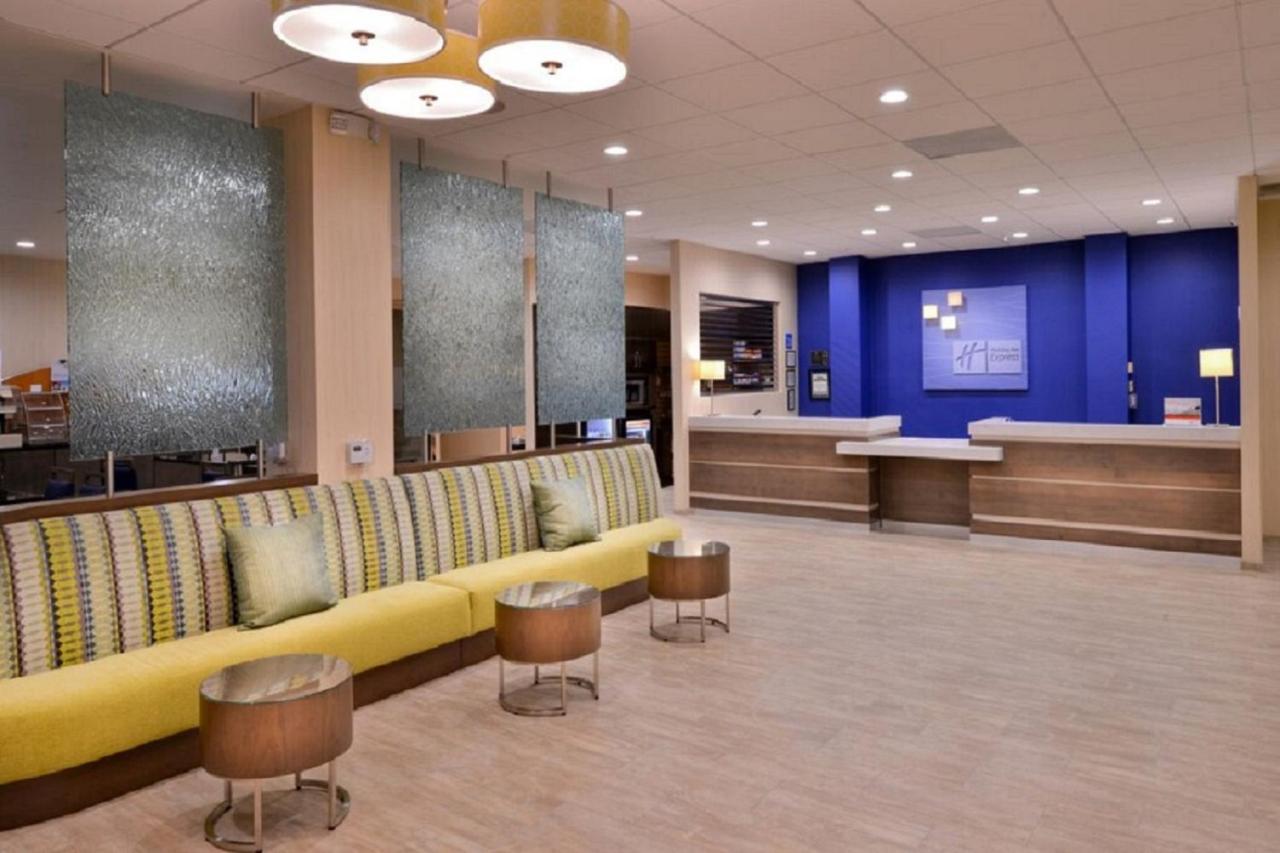 | Holiday Inn Express Hotel and Suites Pasadena-Colorado Blvd, an IHG Hotel