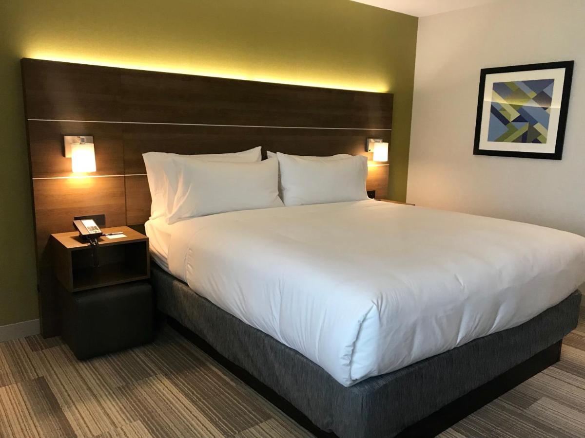 | Holiday Inn Express Hotel and Suites Pasadena-Colorado Blvd, an IHG Hotel