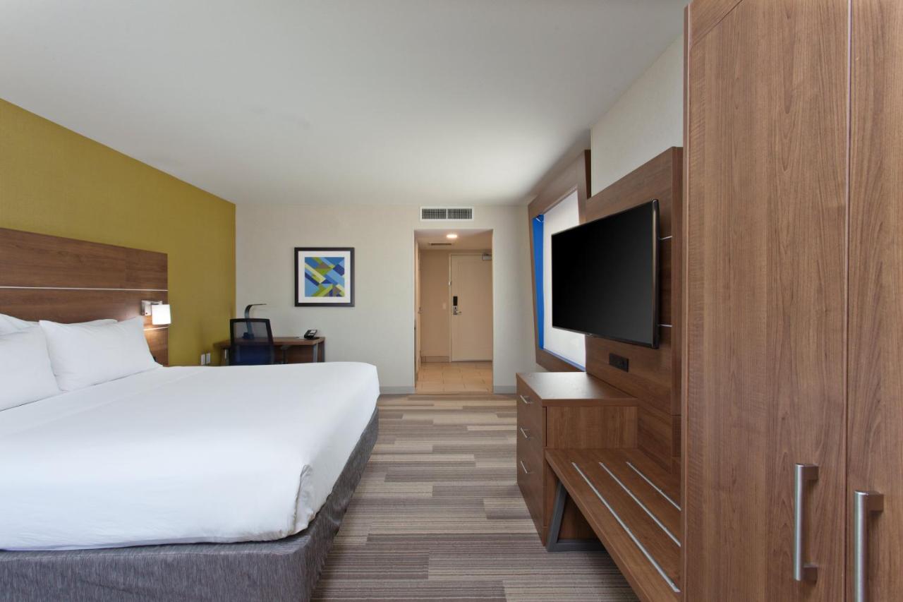 Standard King Room - Non-Smoking at Holiday Inn Express & Suites Pasadena - Los Angeles by IHG