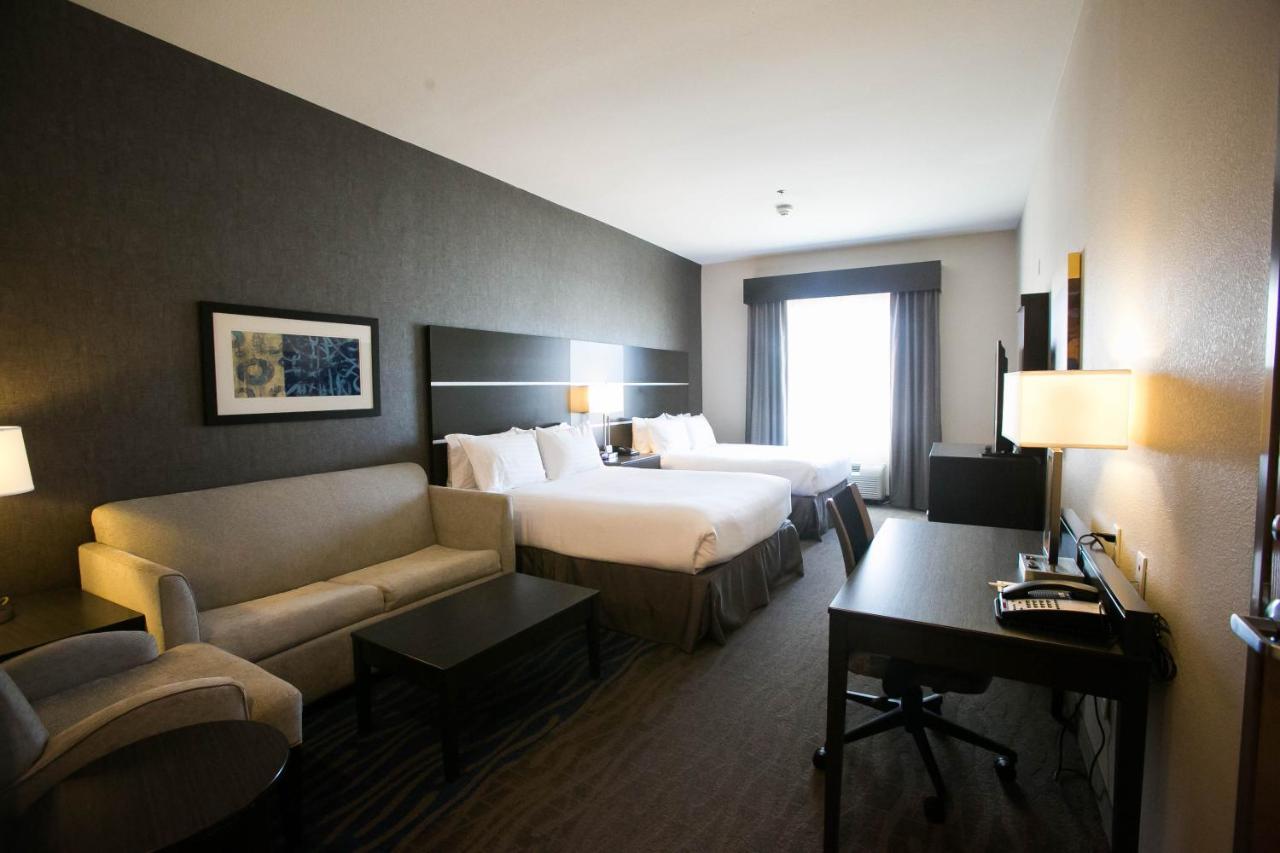 Two Bed Suite Non Smoking at Holiday Inn Longview - North, an IHG Hotel