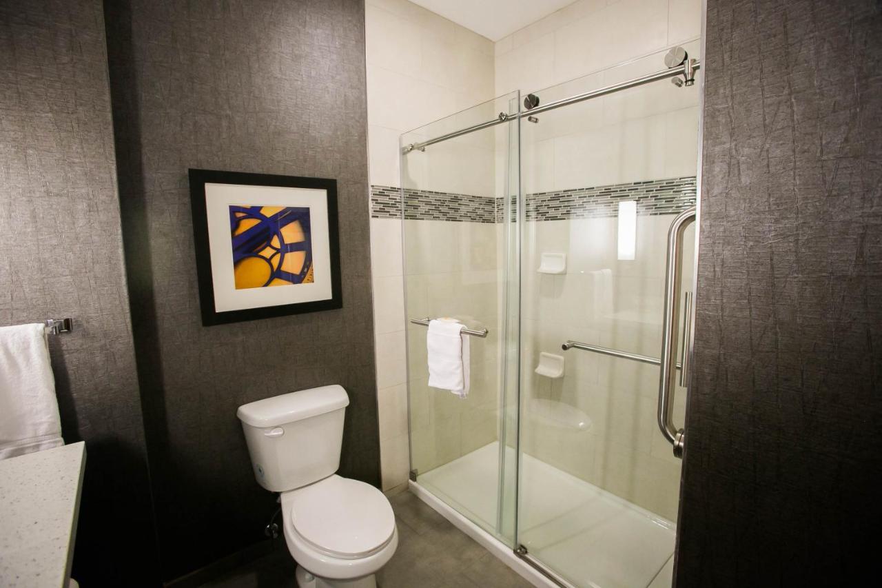 King Room - Mobility Access/Roll in Shower - Non-Smoking at Holiday Inn Longview - North, an IHG Hotel